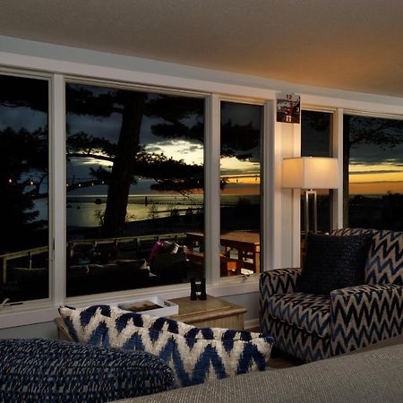 Looking Glass Beachfront Inn Grand Haven Eksteriør billede
