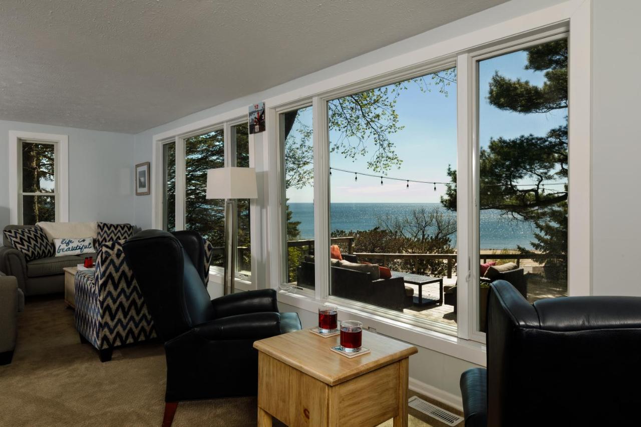 Looking Glass Beachfront Inn Grand Haven Eksteriør billede
