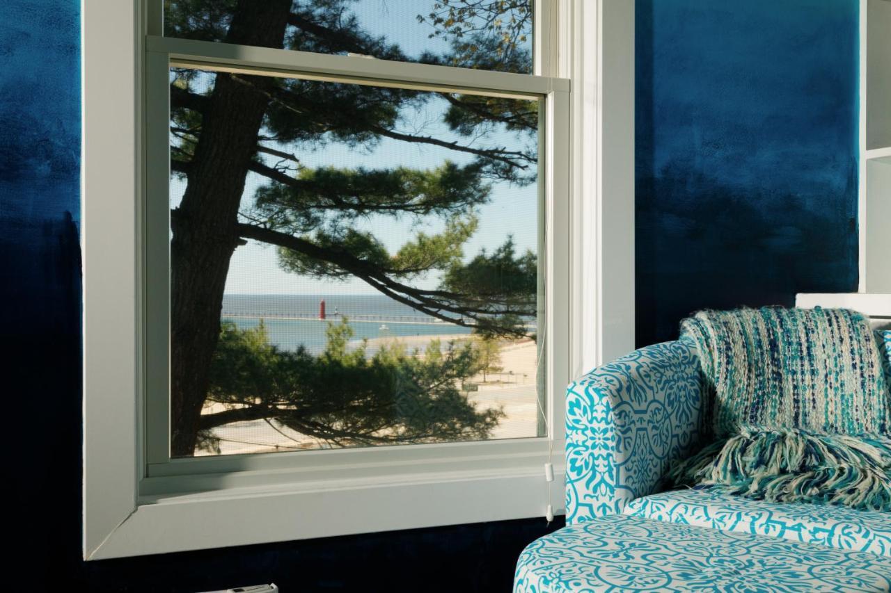 Looking Glass Beachfront Inn Grand Haven Eksteriør billede
